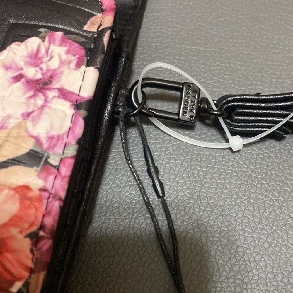 NWT Steve Madden Large Floral Embossed Wallet - Picture 6 of 6